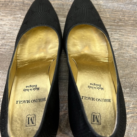 Bruno Magli Black Textured Leather Pumps – Made in Italy – Size 8.5 - Picture 4 of 14
